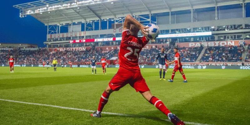 Cách đọc kèo ném biên chính xác